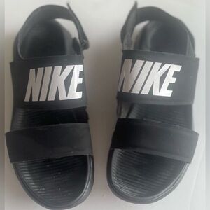 Nike women Size 11 Black Strap Sandals